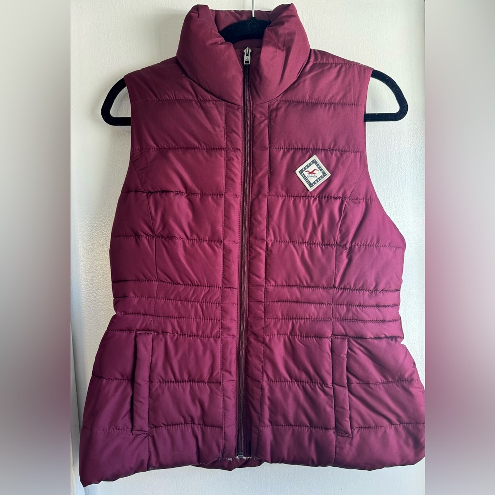 Hollister Puffer Vest Women's M Burgundy Full Zip Fuzzy Insulation Embroidered